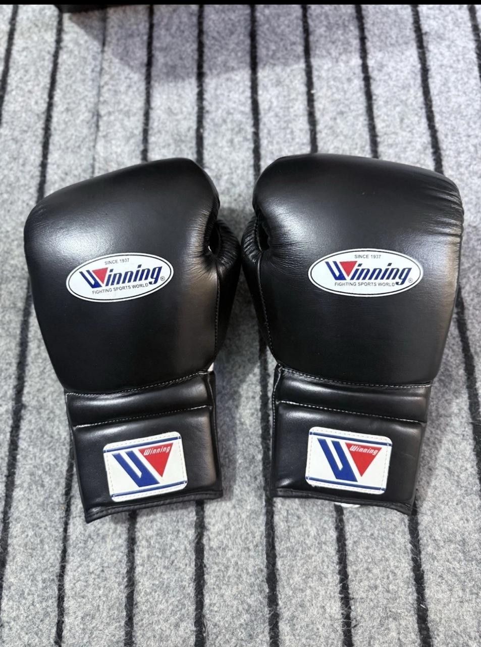 Authentic Winning MS 600 Black Lace Up Boxing Gloves Professional Type 10oz-16oz