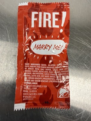 TACO BELL HOT SAUCE PACKETS PACKET MARRY ME FIRE PACK ENGAGEMENT WEDDING LOVE  