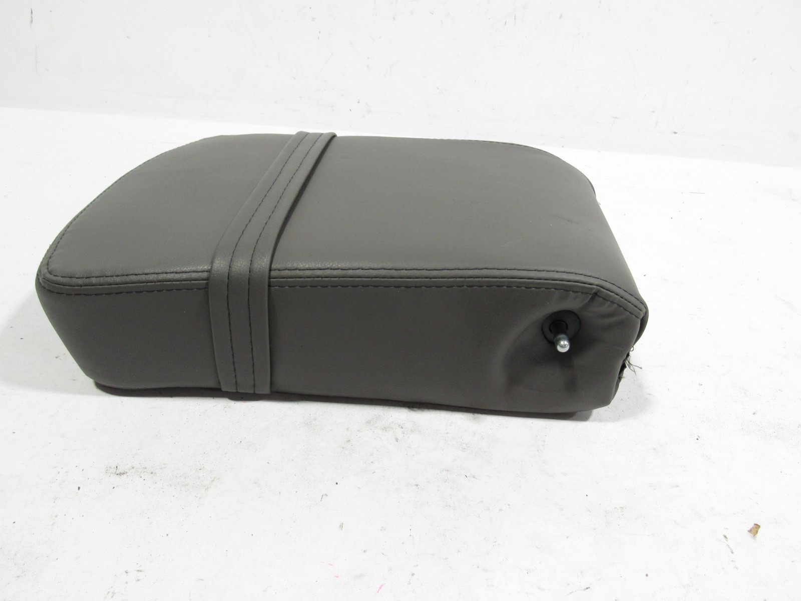 02-06 Maserati Coupe GT 2004 Rear Seat Cushion Armrest ;