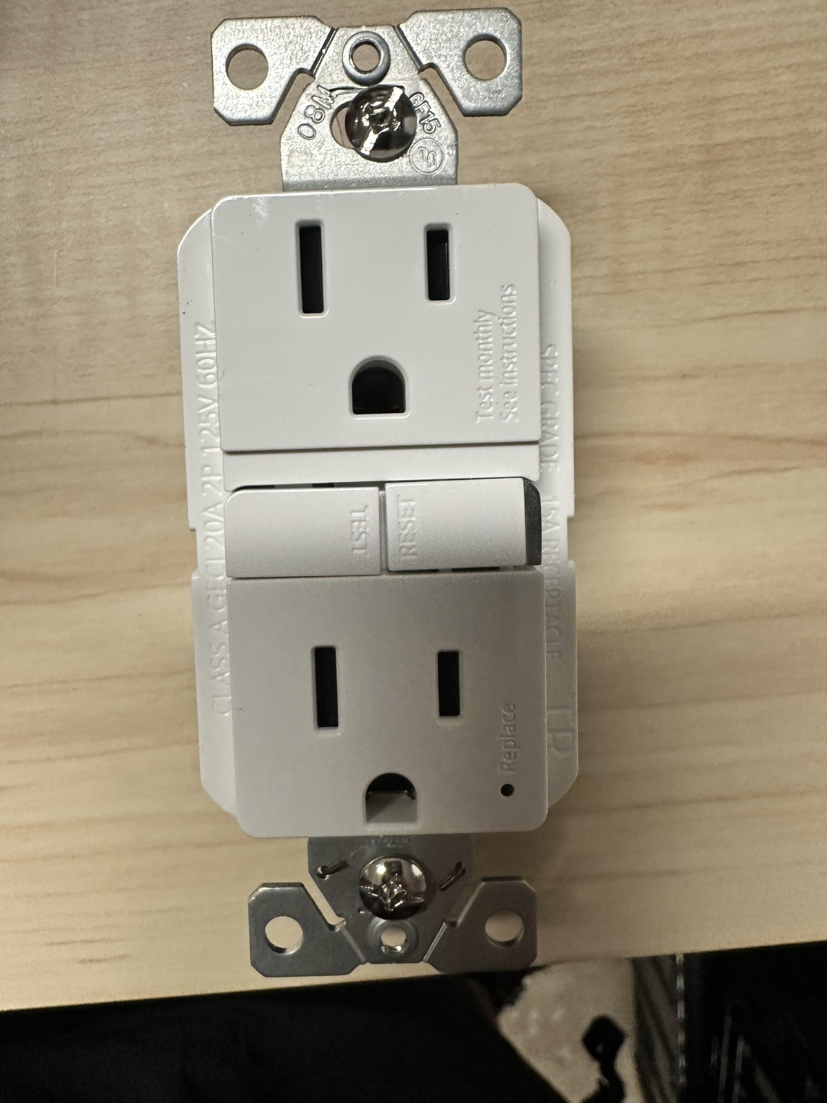 Eaton 15A WR/TR White GFCI Decorator Outlet &ndash; Customer Return