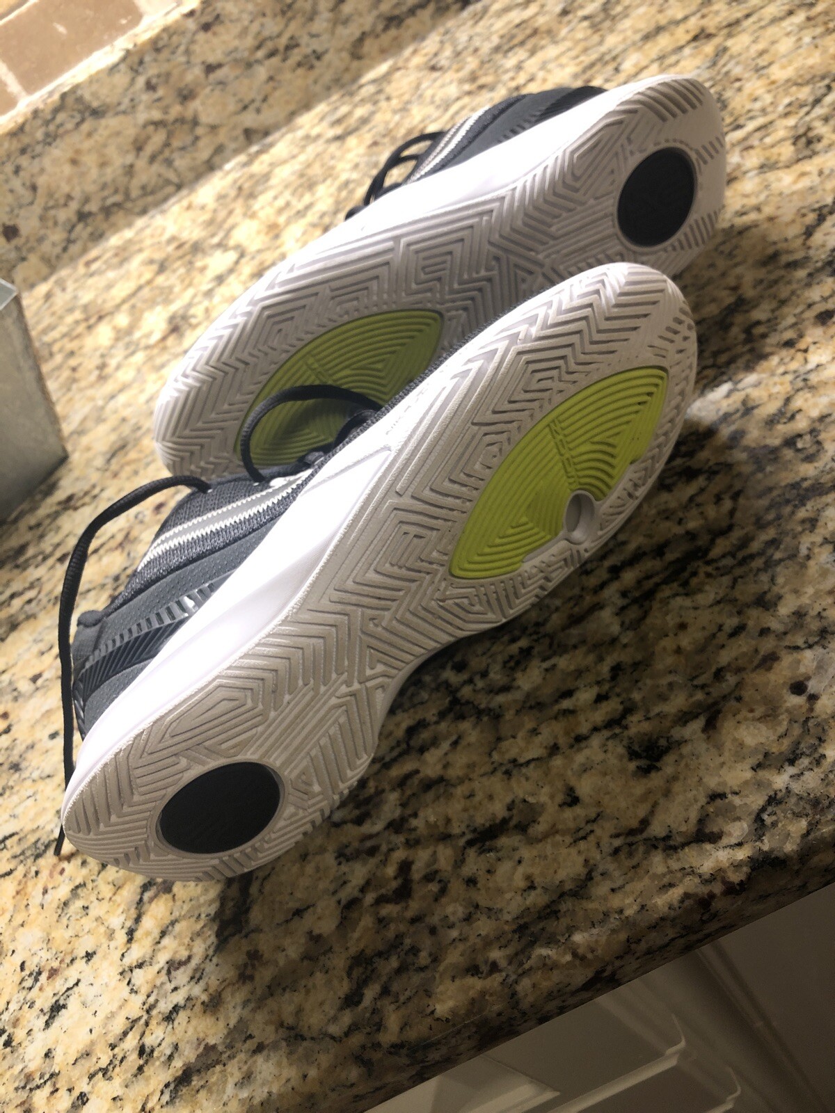 Nike Kyrie Irving Flytrap 2 size 8 - image 4