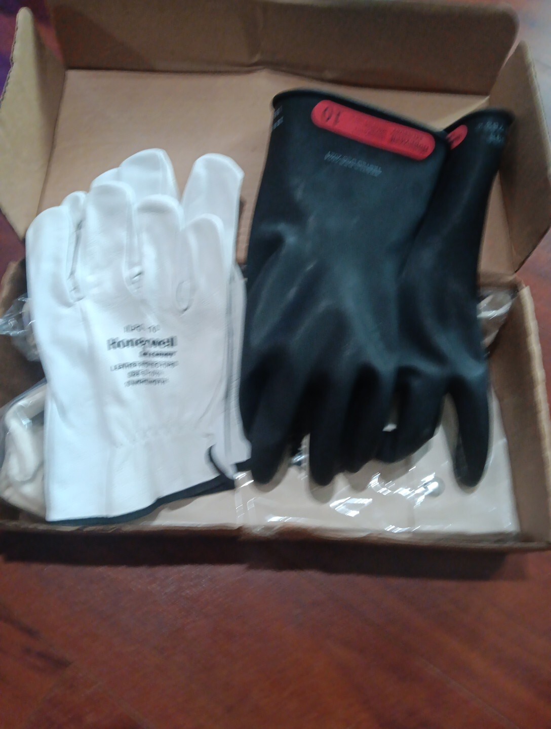 Kit de guantes de liniero Honeywell GK011B talla 11 negro 10" 1000 voltios CA con bolsa