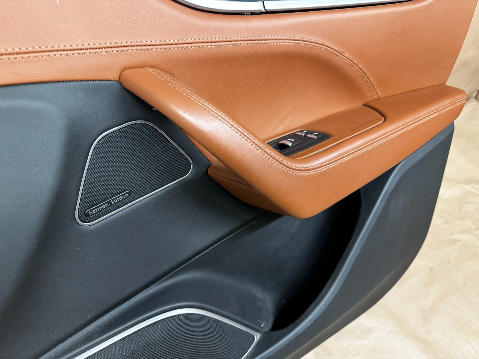 MASERATI LEVANTE FRONT RIGHT SIDE INTERIOR DOOR PANEL TRIM COVER OEM 2017-2020✔️