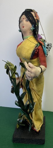 Un llamativo par de muñecas de tela Sri Lanken recogedoras de té de colección - Imagen 10 de 14