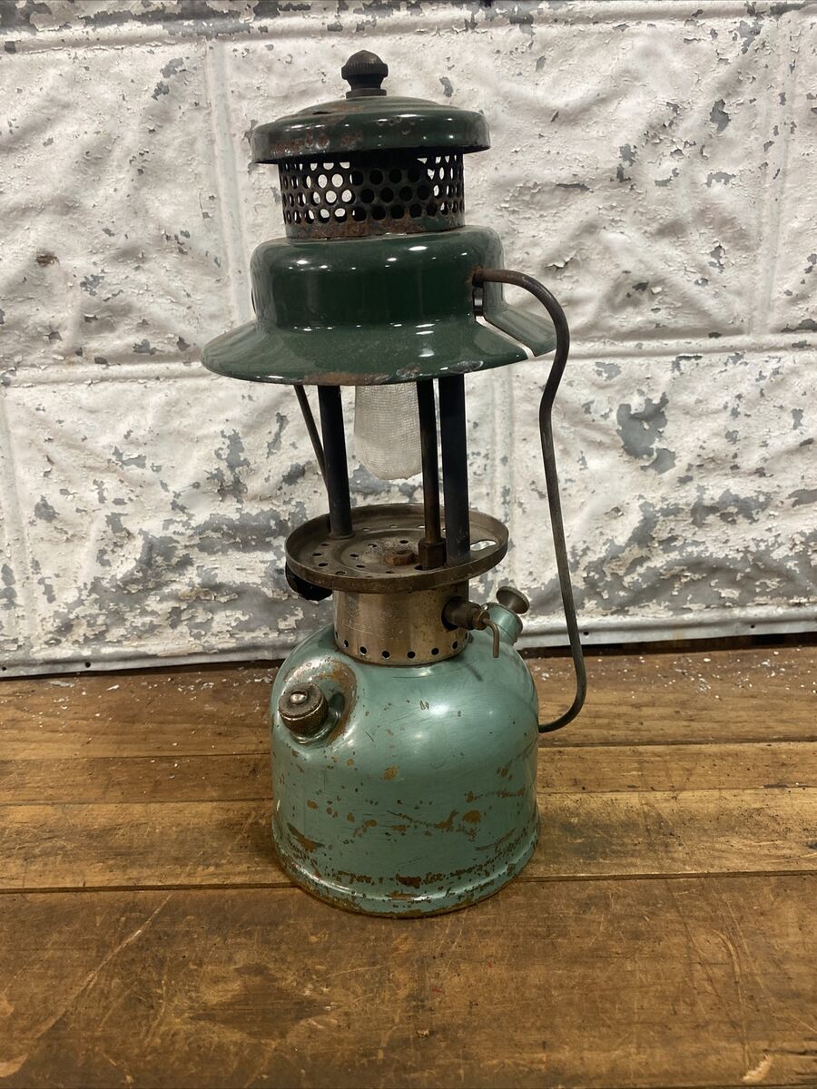 Vintage Coleman Lantern Model 242C Single Mantle W/seafoam Vintage Coleman Lantern Model 242C Single Mantle W/seafoam