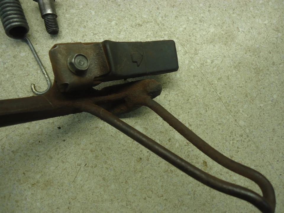 Honda Shadow VT700 1983 1984 1985 SOPORTE LATERAL VT700C VT 700 soporte OEM Foto 3 de 4