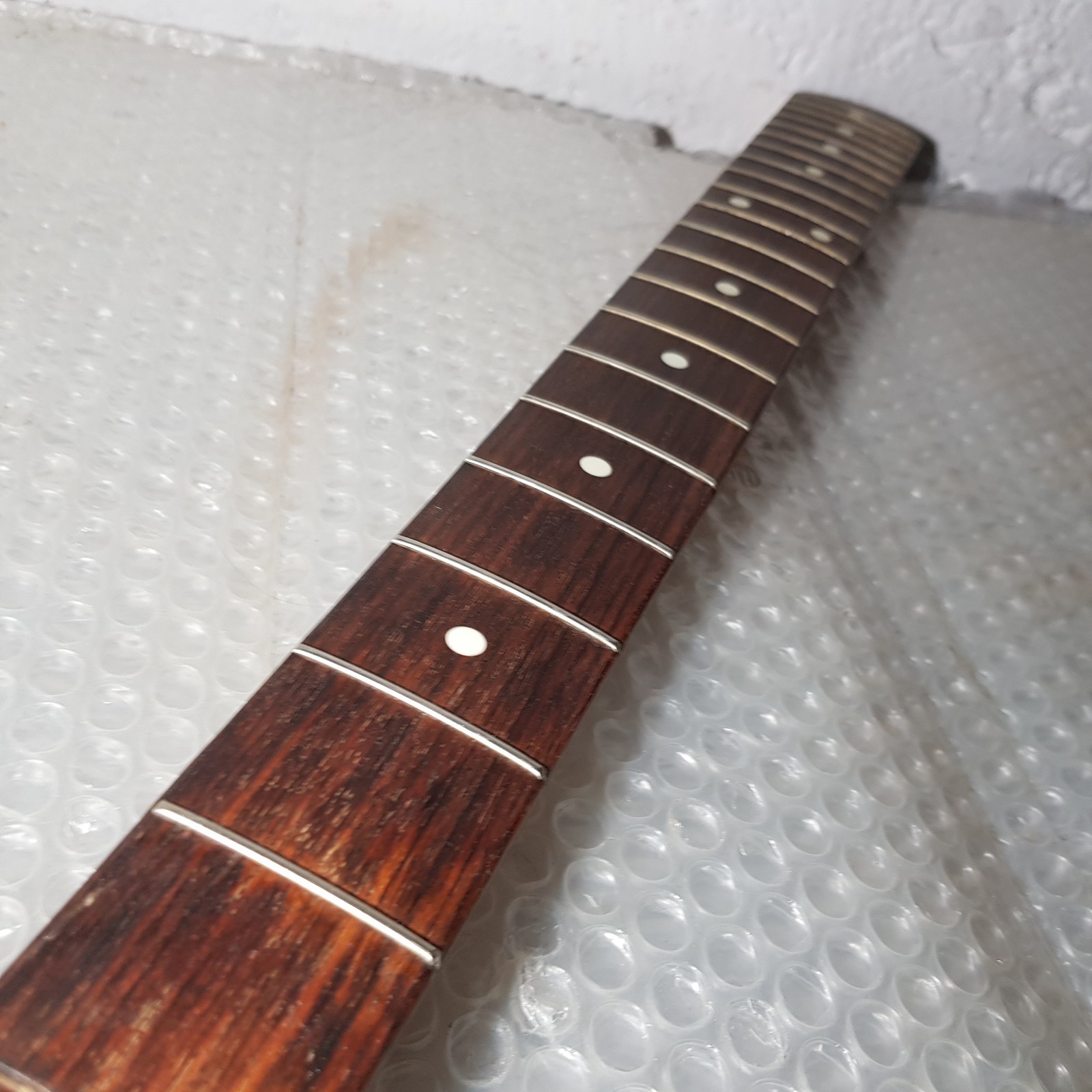 1988 SQUIER by FENDER STRATOCASTER JAPAN - PRETTY ROSEWOOD - A  KILLER PLAYER