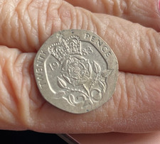 1983 UK Britain British 20 Pence Crowned Rose Nice Coin!