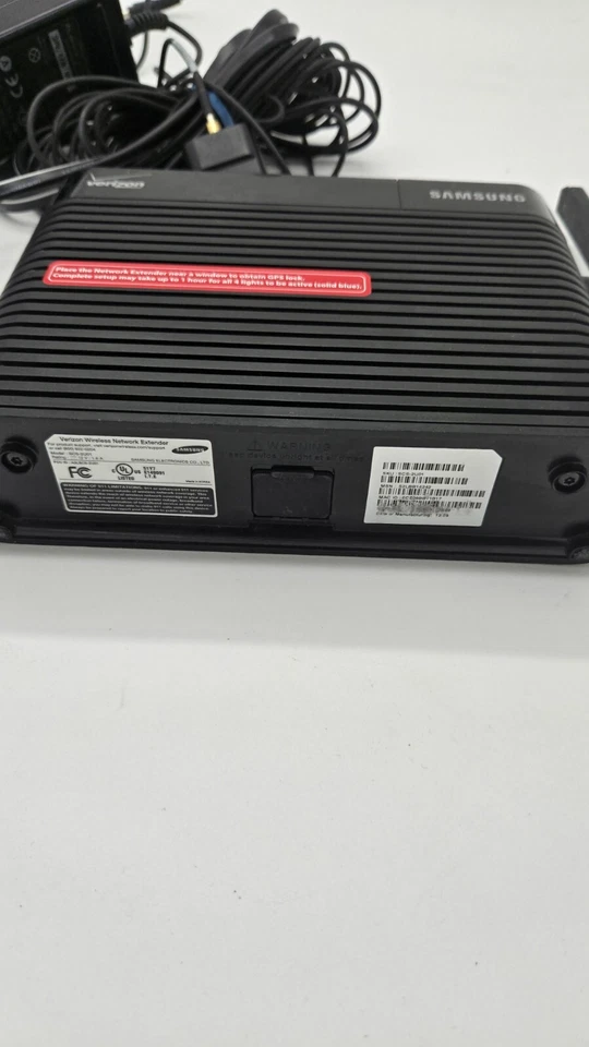 Samsung SCS-2U01 Verizon Wireless Network Extender With Cables And Power Supply - Image 3 of 4