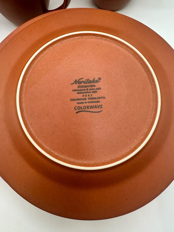 Juego de vajilla de gres terracota Noritake Colorwave de 18 piezas Foto 3 de 4