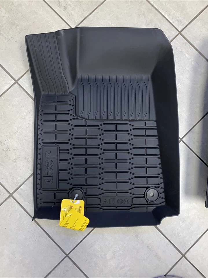 2022-26 Jeep Grand Cherokee New Body WL74 PHEV All Weather Floor Mats 82216025AC Foto 2 de 4