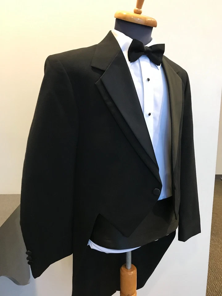 BLACK FORMAL TUXEDO TAILCOAT - Contour Notch Lapel by OSCAR de la RENTA - Image 3 of 4
