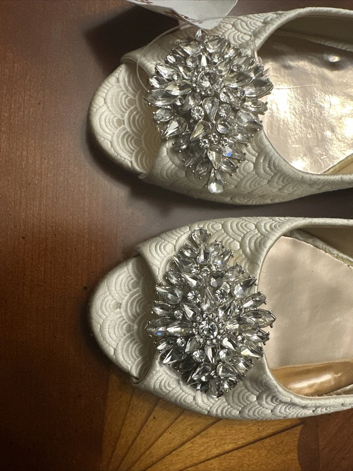 Badgley Mischka Marfil Tafetán Festoneado Estrás Planos Talla 9 1/2 Formal ARCT Foto 4 de 4