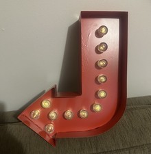 vintage style red metal marquee arrow sign Working 30x35cm Collectible