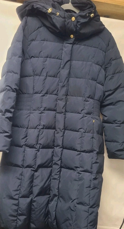 Chaqueta con capucha y plumas Cole Haan para mujer L Parka azul marino caja deflectora acolchada Foto 3 de 4
