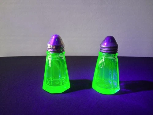 VTG Hazel Atlas Uranium Green Depression Glass Salt & Pepper Shaker Octagon MCM