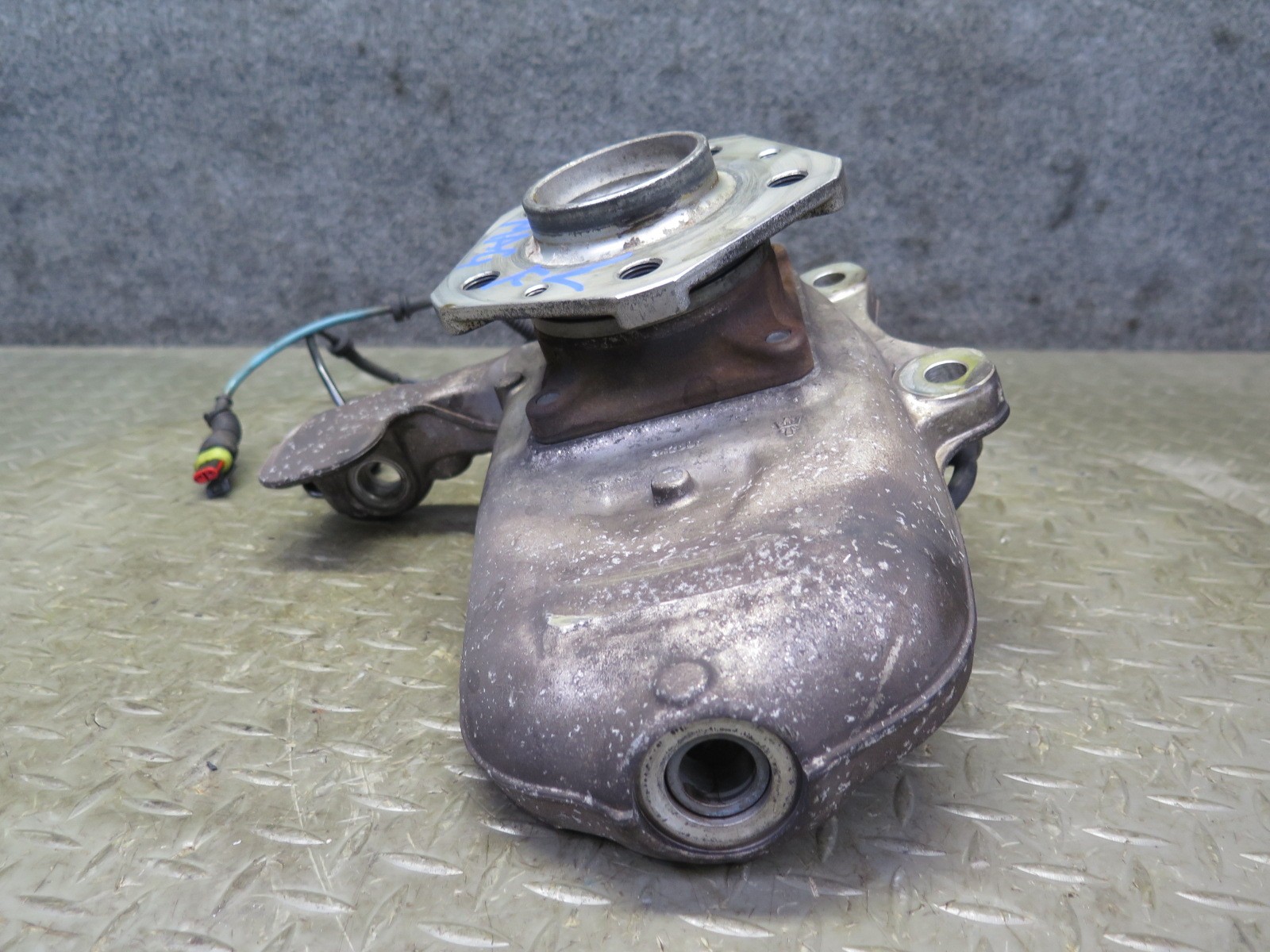 2008-2019 MASERATI GRANTURISMO M145 RWD FRONT LEFT SPINDLE KNUCKLE WHEEL HUB