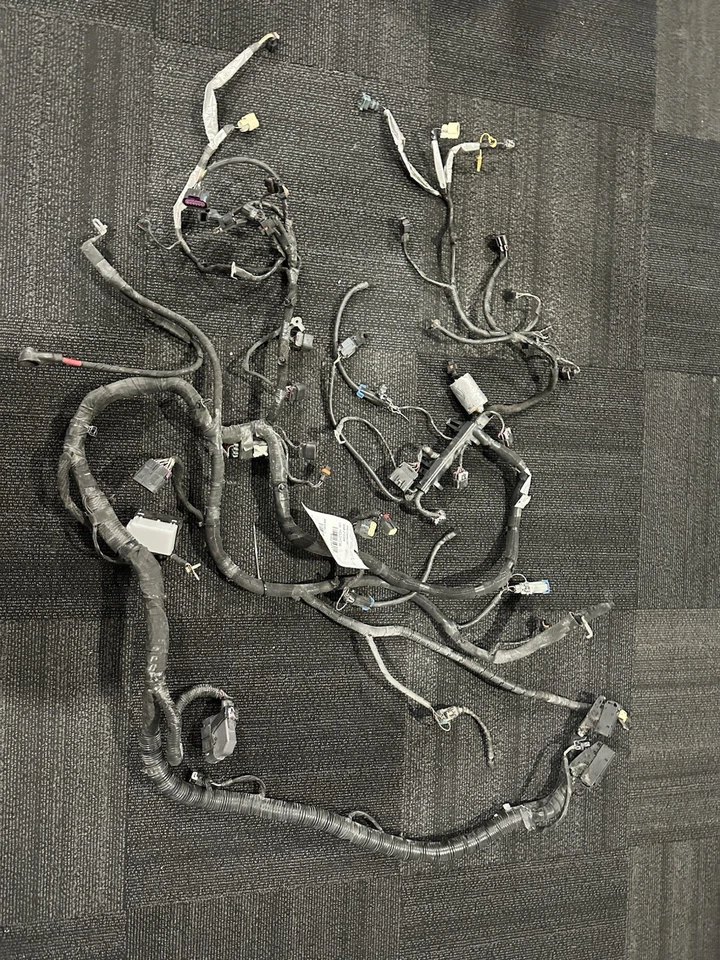 Arnés de cables de motor CTS 2010 OEM 3,6 L, AT, TRACCIÓN TRASERA (GRADO: A) - R02304797 Foto 3 de 4