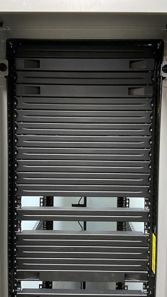 Dell Rittal 0RXYFT 42U Server Network Cabinet Rack w/ Casters 7907076 2 ...