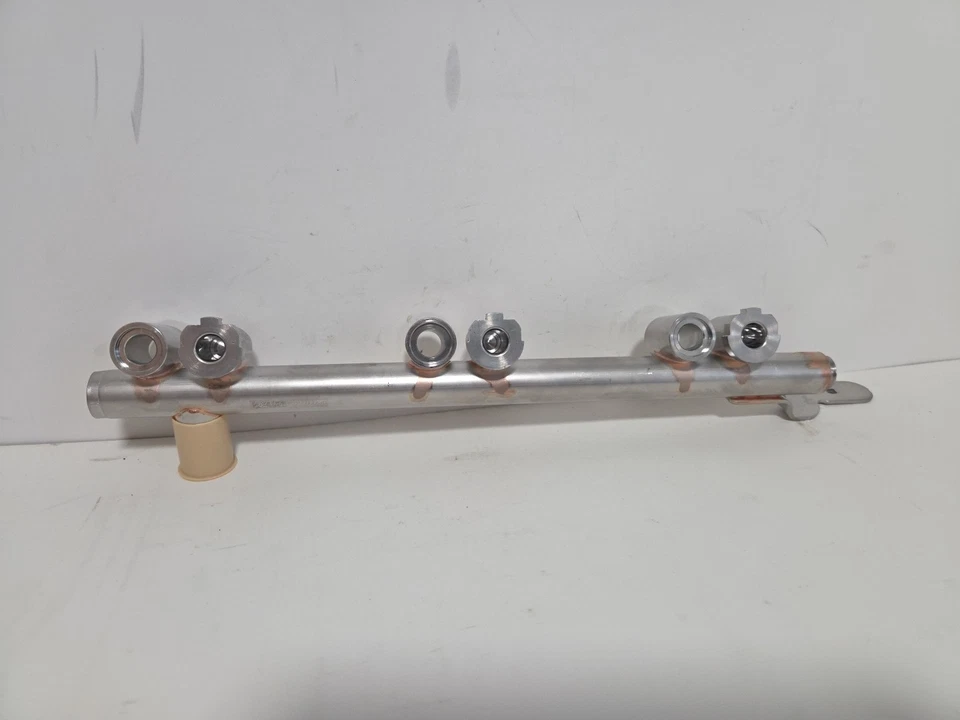 GM Fuel Rail 12707885 - Image 2 of 3