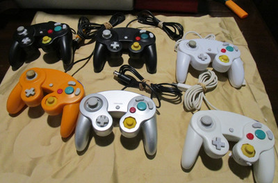 LOT 6 Unbranded Handheld Nintendo Gamecube Controllers White Black Silver Orange