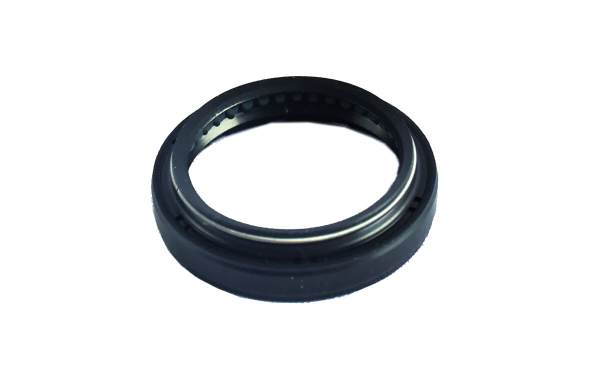 M/T Rear Cover Oil Seal 8-97947840-0 For Isuzu Dmax 2WD 2012