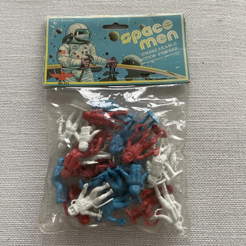 Vintage SPACE MEN Plastic ASTRONAUTS Hing Fat No. 433 Hong Kong SciFi Sealed NIP