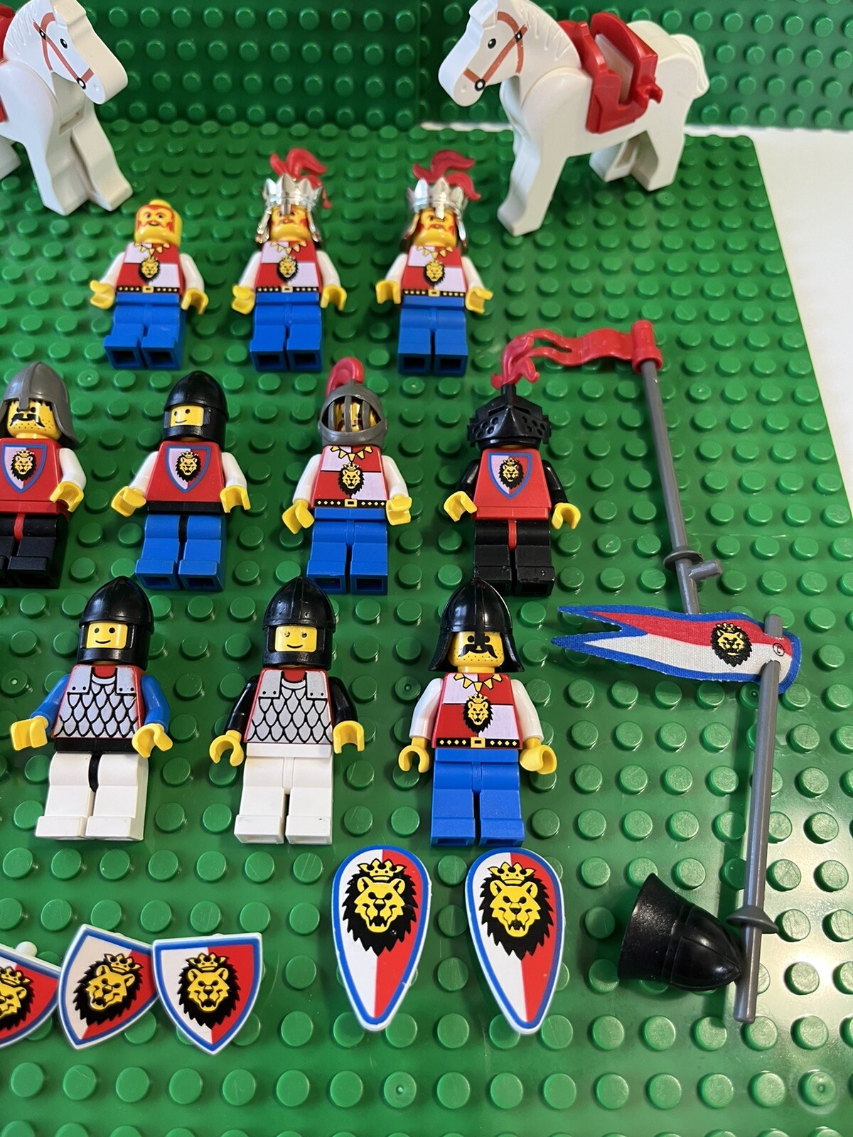 Vintage LEGO Royal Knights Minifigure Lot Castle Accessories King