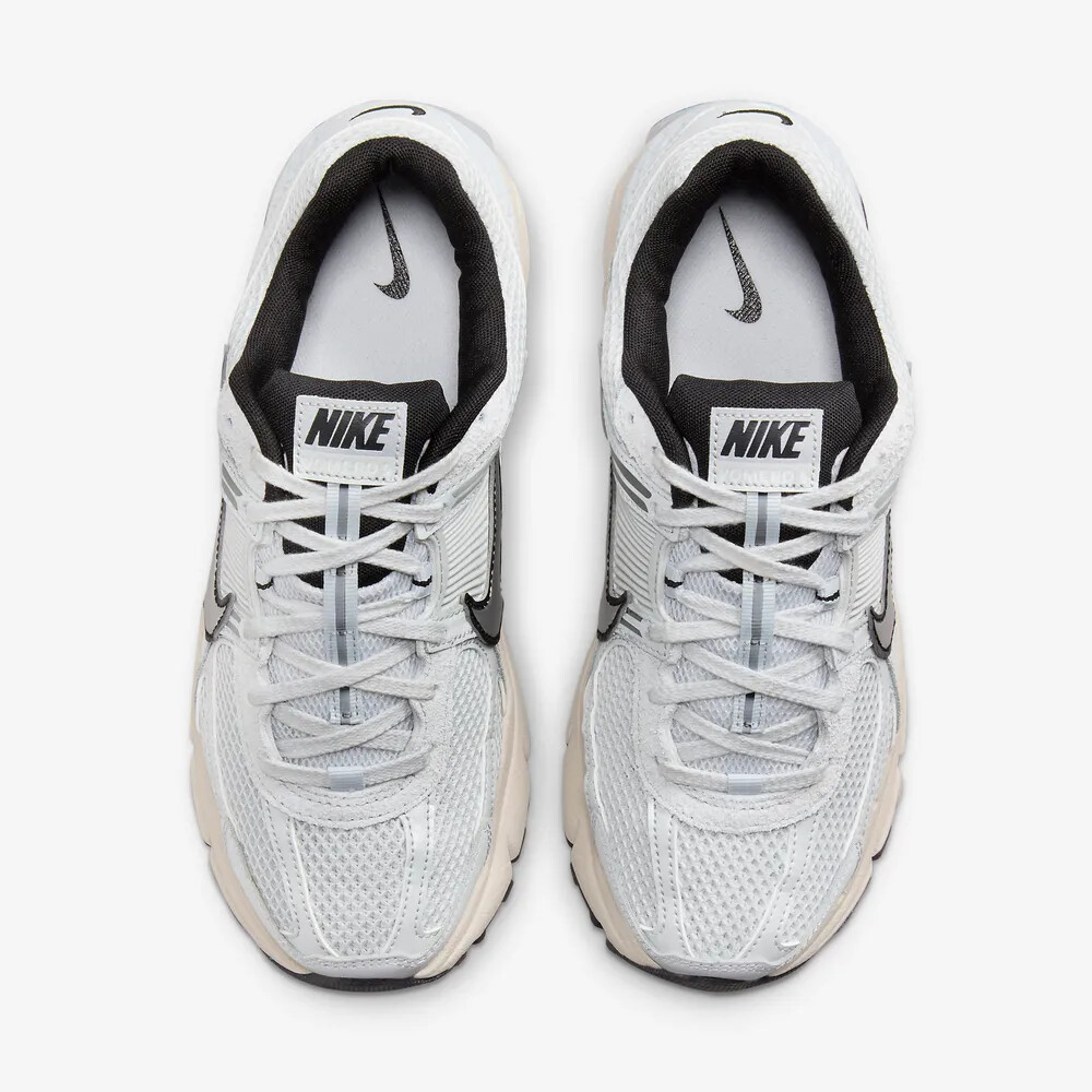 靴 NIKE WMNS ZOOM VOMERO 5 FN6742-002 セール】NIKE WMNS ZOOM VOMERO 5 FN6742-002（スニーカー