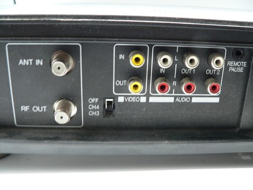 Grabadora de casete de video estéreo de alta fidelidad JVC HR-D840U solo para reparación o piezas - Imagen 8 de 10