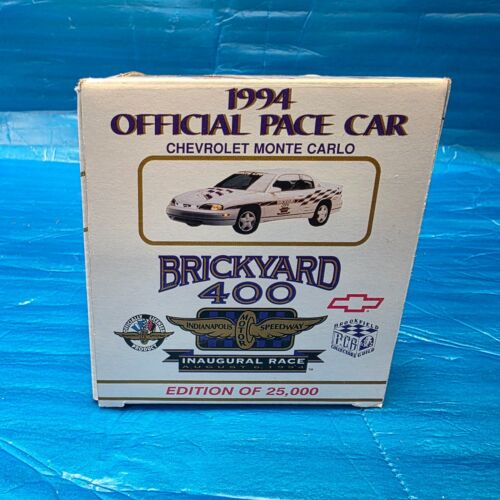 BROOKFIELD 1:25 SCALE 1994 OFFICIAL PACE CAR BRICKYARD 400 CHEVROLET MONTE CARLO - Picture 3 of 7