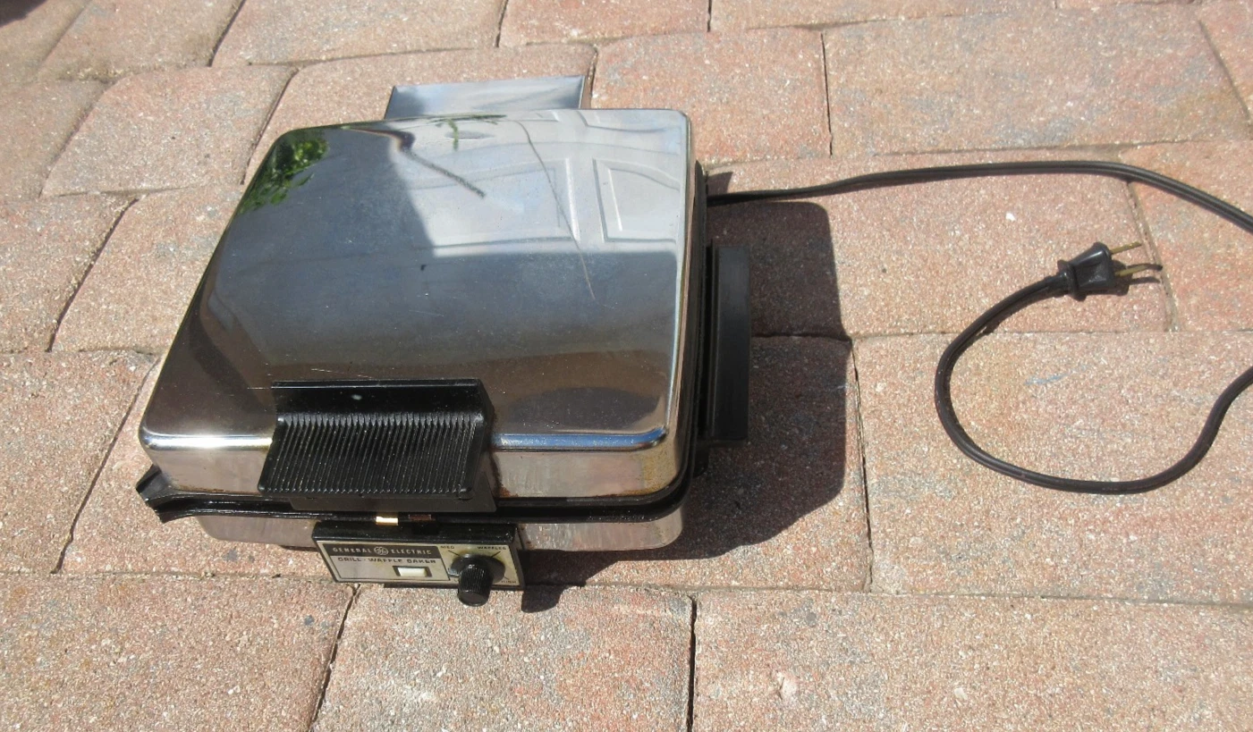 GE General Electric A2G48T Waffle Maker Grill Iron Baker Chrome TESTED Vintage