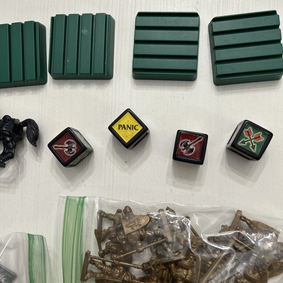 HASBRO PB LionHeart 1996-97 piezas de repuesto soldados, caballos, bases, 4 dados Foto 4 de 4