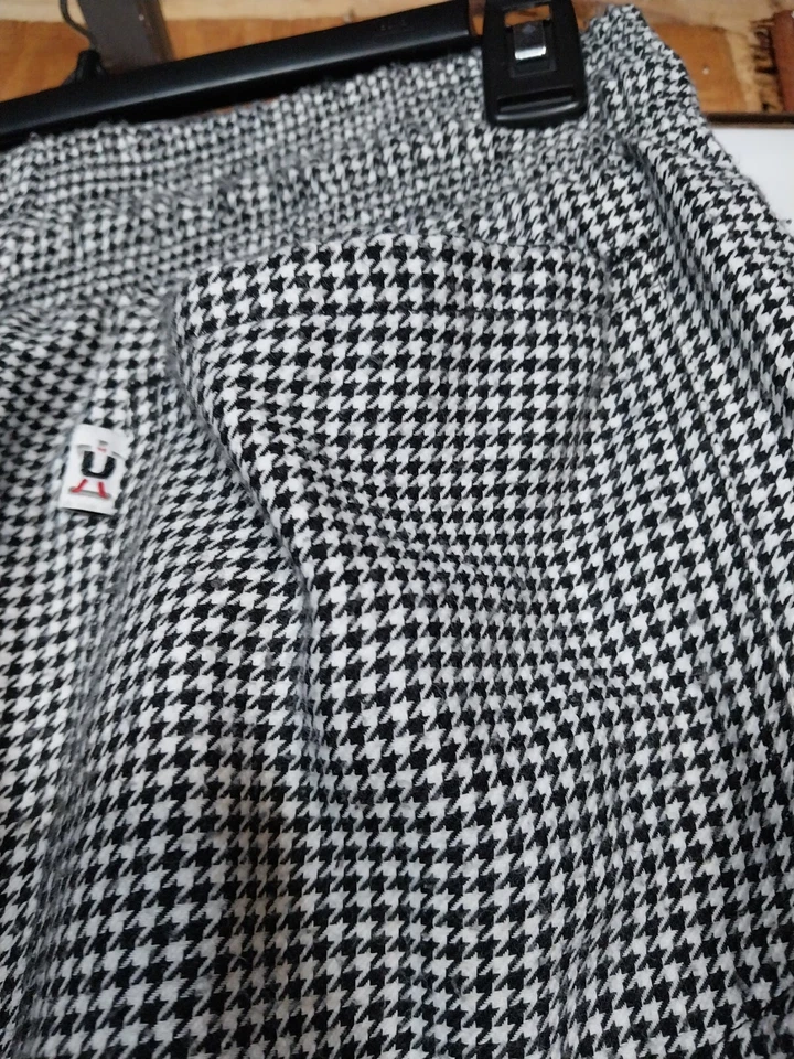 Uncommon Threads Women’s Black & White Houndstooth Cargo Chef Pants Size MED - Image 3 of 4