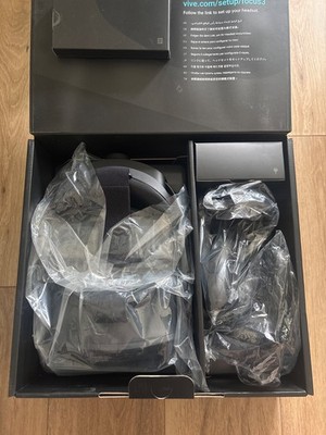 HTC VIVE Focus 3 Headset with Controllers #99HASY010-00