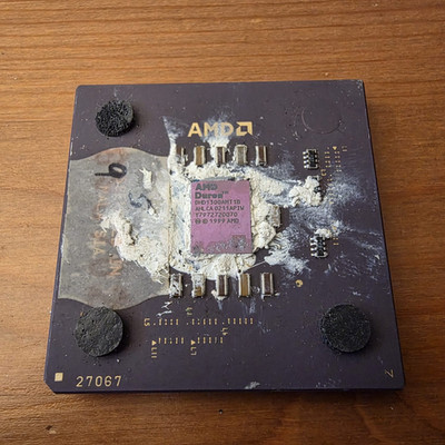 AMD Duron 1300 - Socket 462 - FSB 200Mhz - DHD1300AMT1B