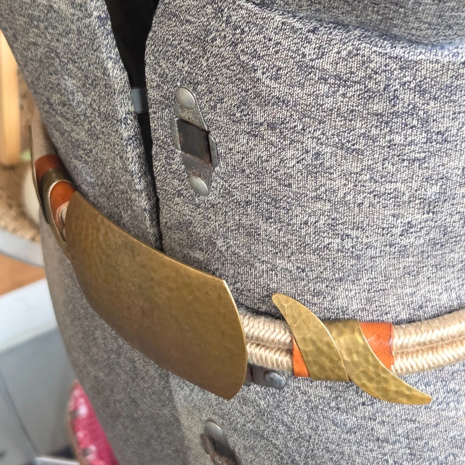 Cinturón con cierre de gancho de hebilla de metal cuerda elástica bronceada única de los años 80 para mujer talla XS/S Foto 2 de 4