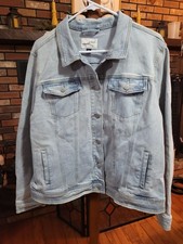 VINTAGE JEAN JACKET  light blue colored butto...