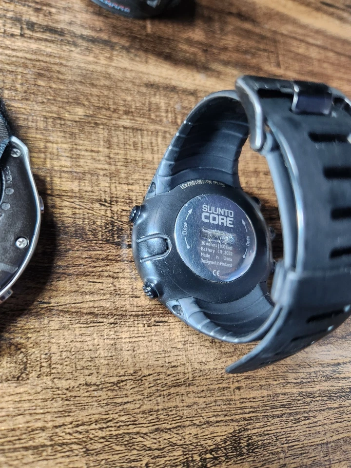 SUUNTO Watch Lot Black and Silver Military Men's Outdoor Sports Watch LOT (READ) - Image 4 of 4