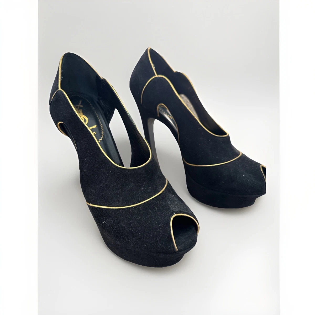 Yves Saint Laurent Pumps, Classics Heels for Women for sale  display picture 1
