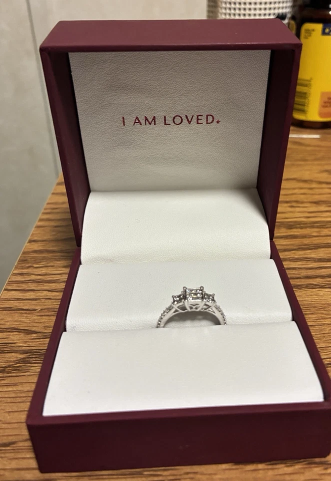 Женское помолвочное кольцо с бриллиантом Helzberg - Изображение 3 из 4