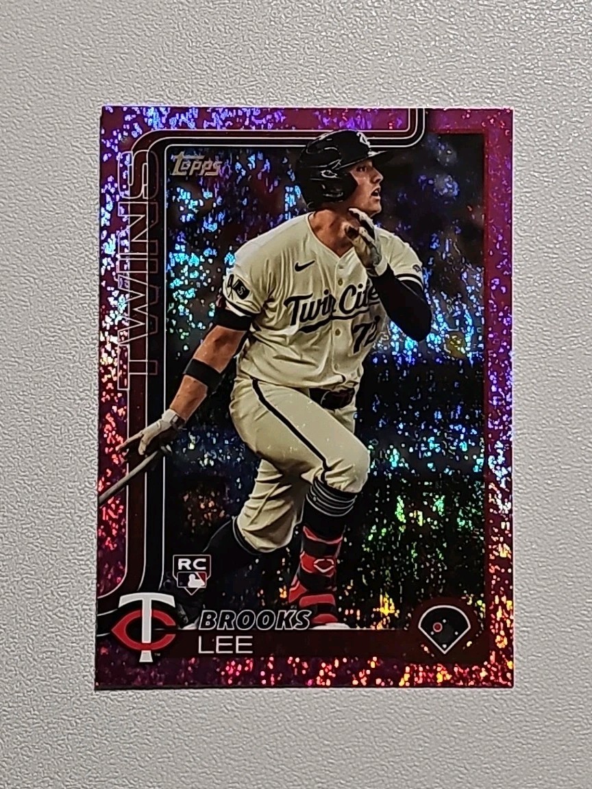 2025 Topps Series 1 - Brooks Lee #317 Pink Holo Foil (RC)