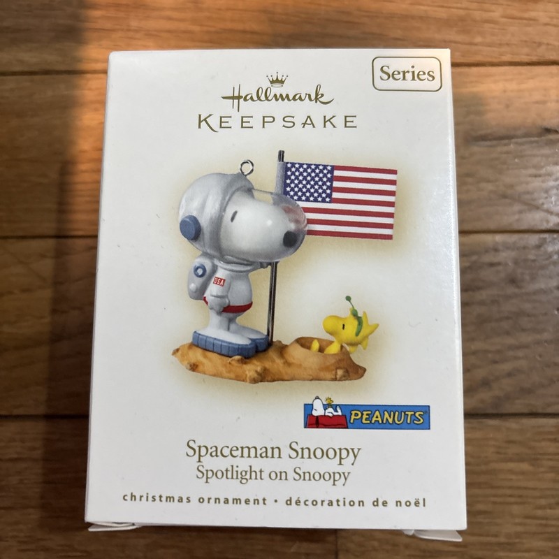 Hallmark Keepsake Peanuts #10 Spaceman Spotlight on Snoopy #QX4757 2007