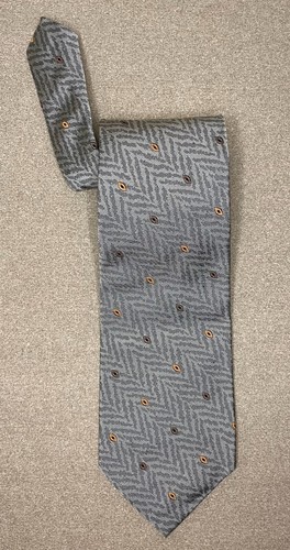 Paul Fredrick Tie Gray Herringbone w/ fun pattern, Silk 56"x4". 100% Silk - Picture 5 of 5