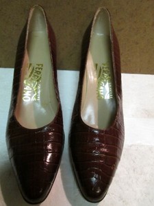ladies alligator pumps