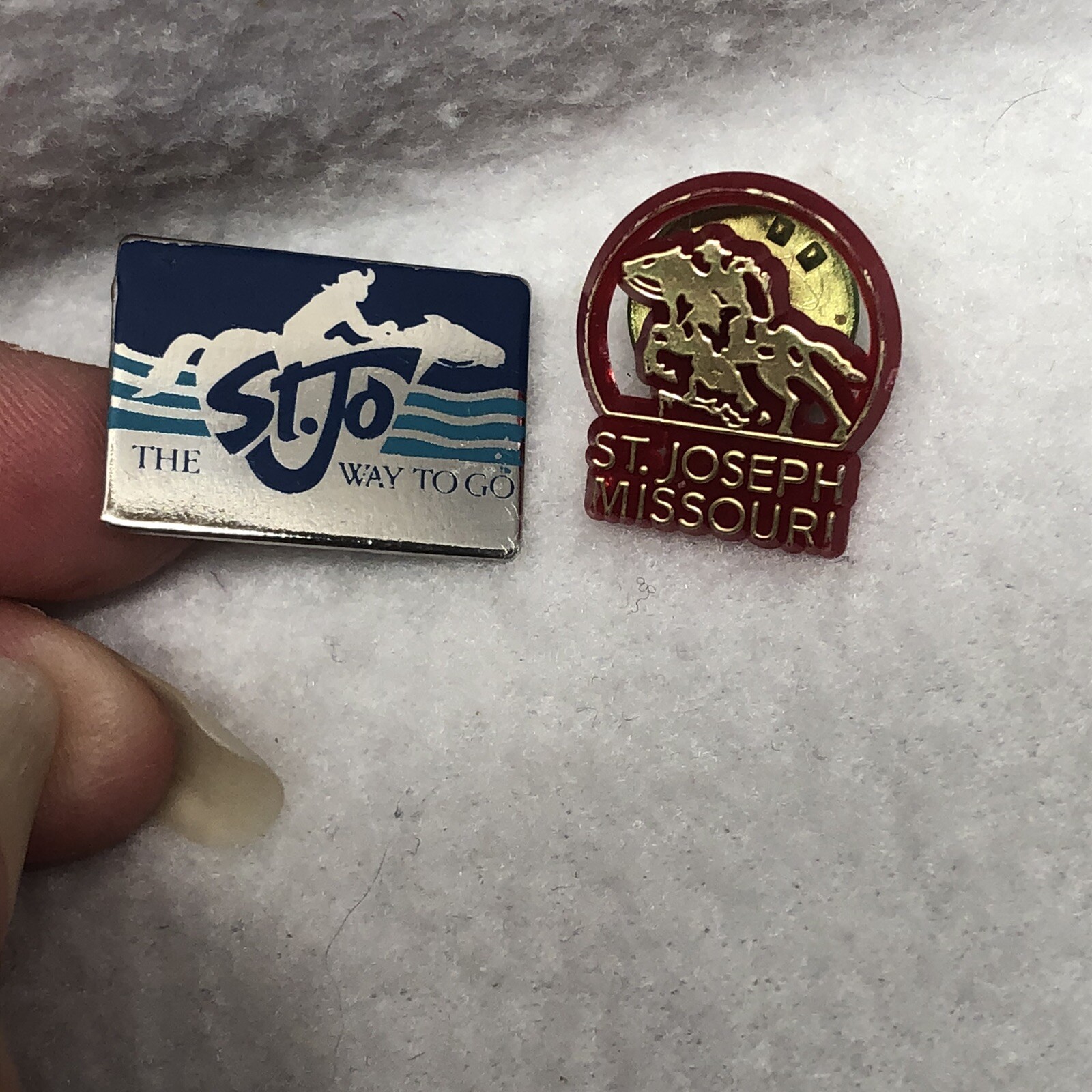 2 spille da bavero Joseph MO cappello spille Missouri USA pony express souvenir vintage