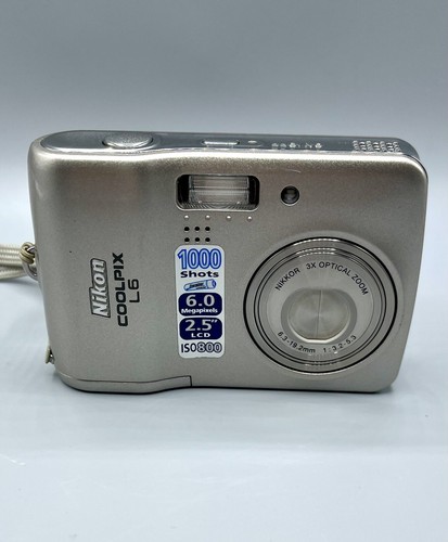 Nikon COOLPIX L6 Digital Camera 3X Optical FOR PARTS - NOT WORKING - Picture 2 of 10