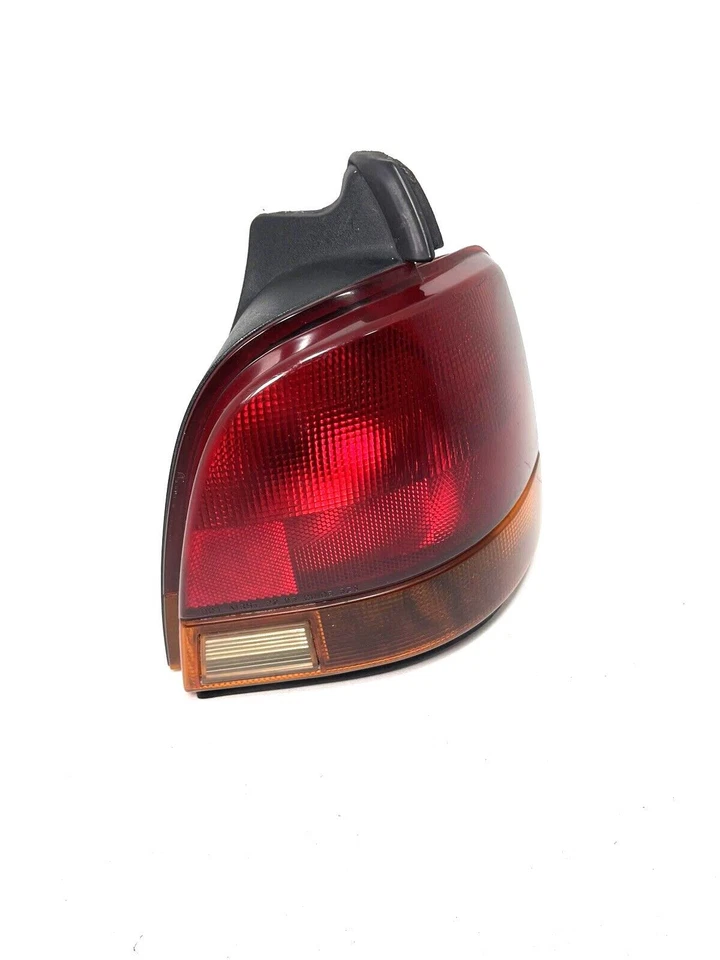 原始设备制造商土星 SW1 和 SW2 车尾灯 1993 - 95 右 — 第 2/4 张图片