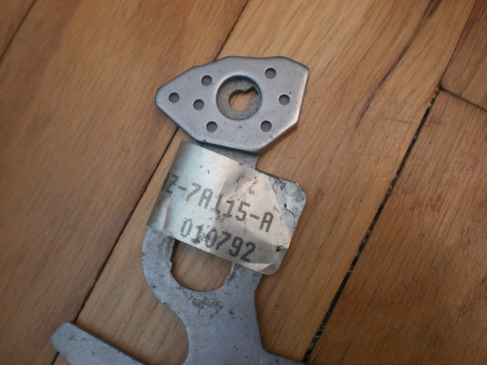 Новый из старых запасов 1980-1989 Ford Mustang AOT ручной рычаг фиксатора клапана E1AZ-7A115-A - Изображение 3 из 3