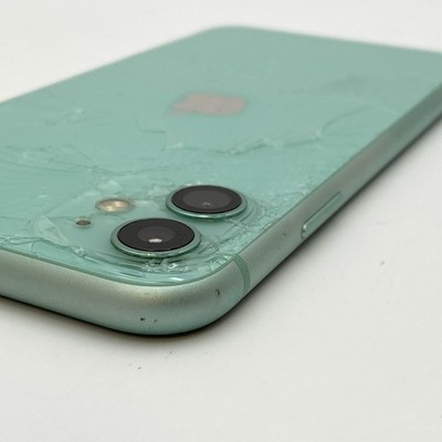 Apple iPhone 11 ミントグリーン 背面カメラ1箇所キズあり Apple iPhone 11 - 64GB - Green (Unlocked) - CRACKED BACK | eBay